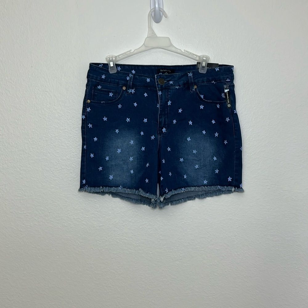 RELATIVITY SHORT SIZE 12 Stars raw hem